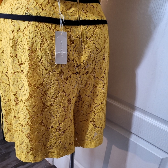 Pleione Floral Lace Sleeveless Top & Shorts - Picture 9 of 16